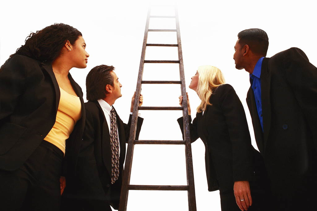 如何通過地產(chǎn)獵頭公司找一份高薪工作？